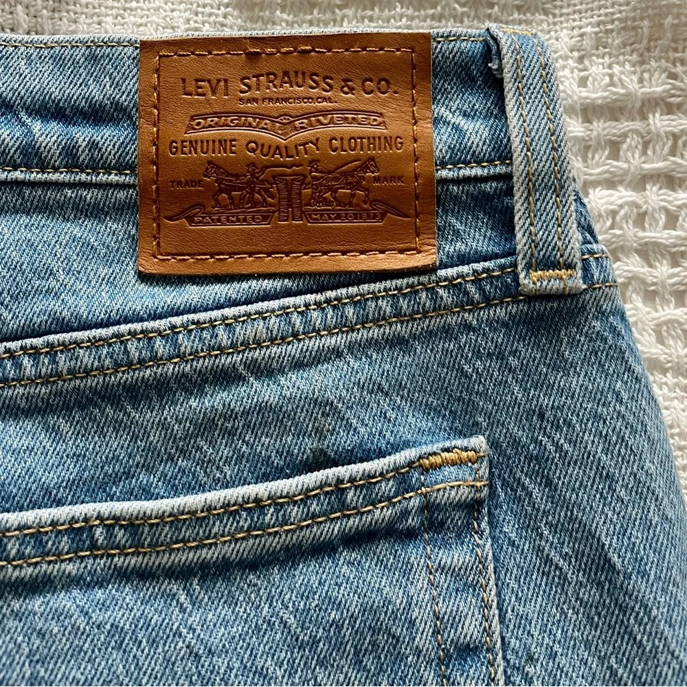 Levi’s wedgie tapered jeans light wash - Picture 1 of 5